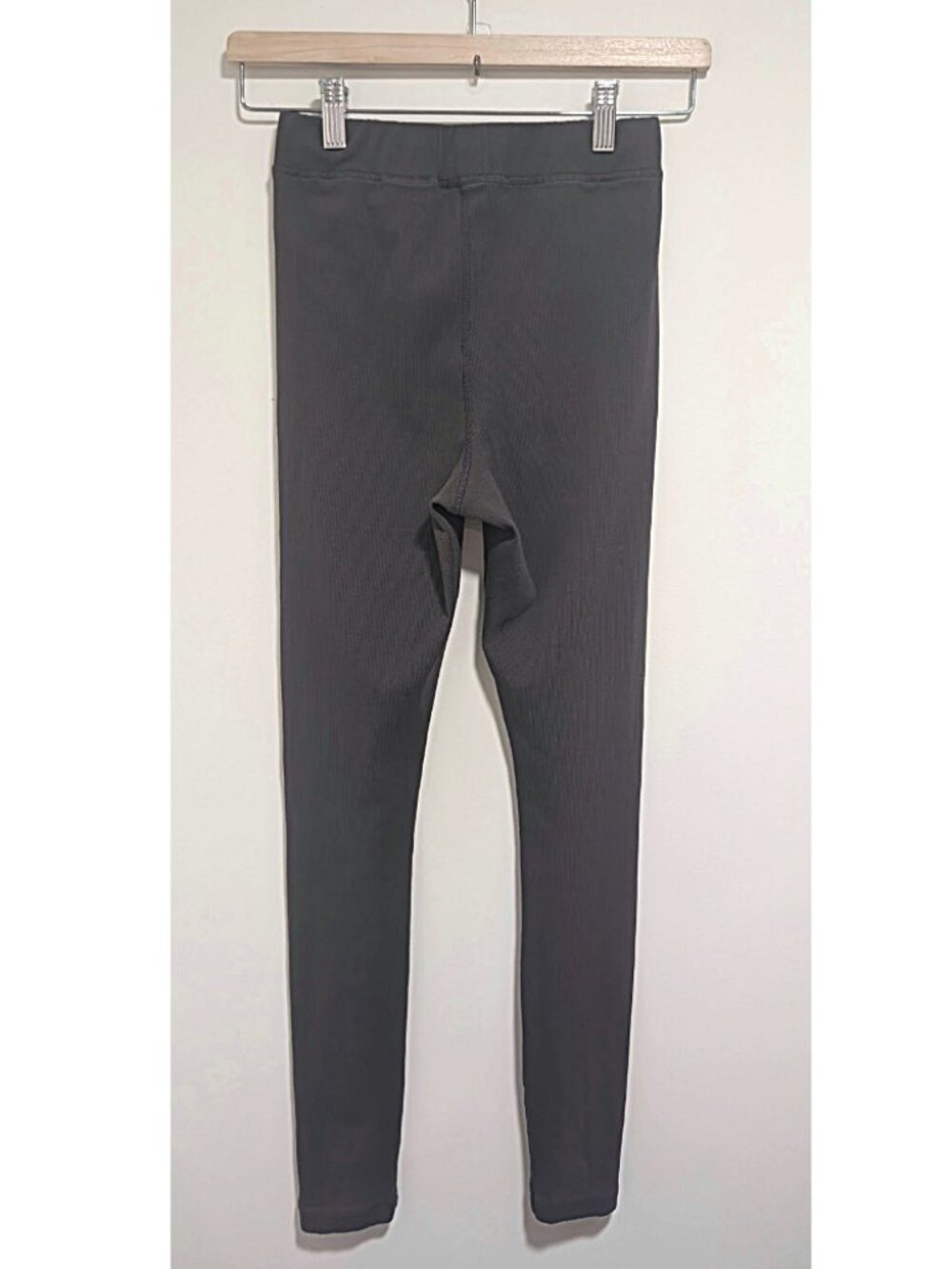 Brunette The Label | Ribbed High Rise Leggings In Charcoal - Picture 3 of 9